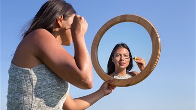 تفسير رؤية المرآة في المنام  وإرتباطها بالمشاكل الزوجية