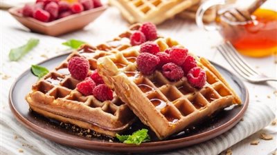 طريقة عمل الوافل بالعسل والفواكه
