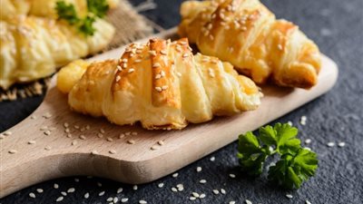 طريقة عمل الكرواسون بالجبنة في مطبخك