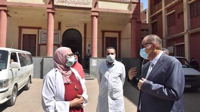 إحالة رئيس التمريض والمشرفة الليلية بمستشفى أسيوط للتحقيق