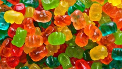 «لتسعدي أطفالك» طريقة عمل الجيلي كولا بخطوات سهلة في المنزل