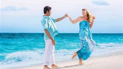 لعروس الصيف.. إطلالات مميزة لمظهر أنيق في شهر العسل