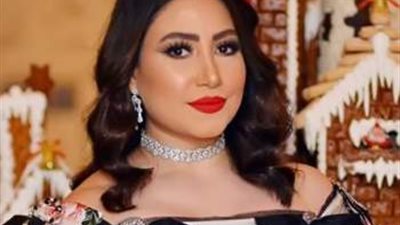 أحدث إطلالة لبوسي من إجازتها في الساحل الشمالي بفستان بطباعة الليوبارد (صور) 