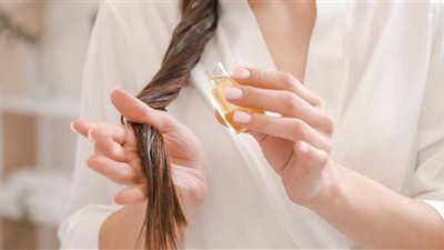 لإطالة الشعر ونعومته.. أفضل طريقة لاستخدام زيت الخروع 