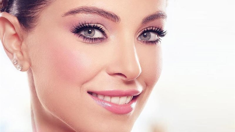 طريقة وضع مكياج لبناني