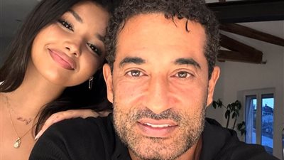 عمرو سعد يشعل السوشيال ميديا بصورة ابنته احتفالاً بعيد ميلادها (صور)