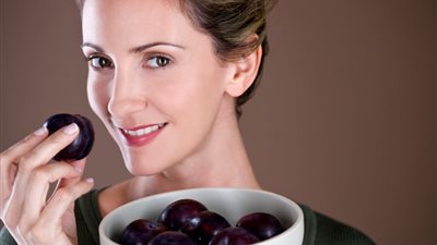 تفسير حلم البرقوق في المنام للعزباء والمتزوجة