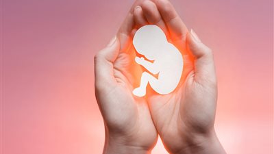 هل يجوز إجهاض الحمل قبل أن يتم 40 يومًا؟.. أمين الفتوى يُجيب (فيديو)