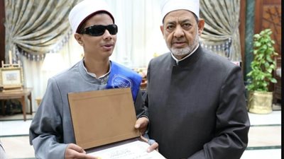  شيخ الأزهر يكرم أوائل الثانوية الأزهرية ويهنئهم على تفوقهم ونجاحهم