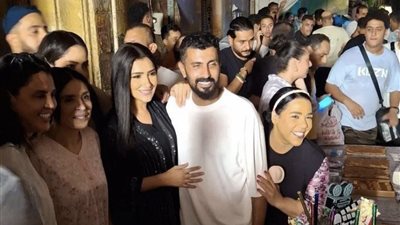 أسرة «أش أش» تحتفل بعيد ميلاد المخرج محمد سامي (صور)   