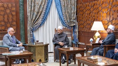 بالصور.. شيخ الأزهر يناقش رفع الوعي بترشيد المياه مع وزير الرى والأوقاف