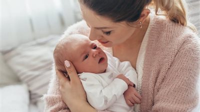 منذ الولادة حتى نهاية الأسبوع الأول.. 5 نصائح للأمهات لرعاية الرضيع 