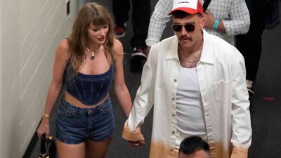 وثيقة مسربة تشعل الإنترنت عن انفصال تايلور سويفت وصديقها ترافيس كيلسي.. ما القصة؟