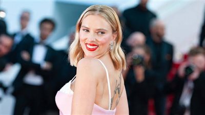 سكارليت جوهانسون تعيش مغامرة جديدة في عالم الديناصورات المثير  (صور) 