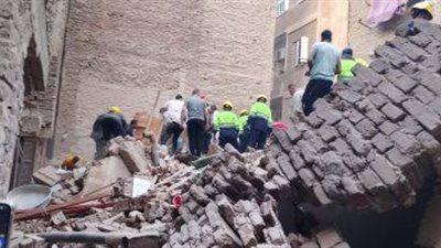 تفاصيل انهيار عقار على رؤوس ساكنيه في حلمية الزيتون 