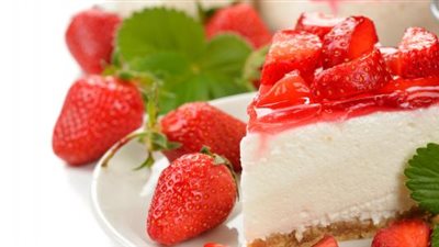 طريقة عمل كيكة الفراولة بالزبادي