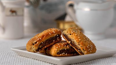 طريقة عمل القراقيش بالعجوة بخطوات بسيطة