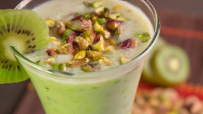 طريقة عمل عصير الأفوكادو بالعسل والمكسرات