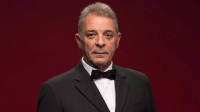 نظرة محمود حميدة لإلهام صفي الدين تشعل السوشيال ميديا (صور) 