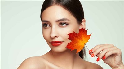 مع اقتراب فصل الخريف.. نصائح ذهبية للحفاظ على نضارة وإشراق البشرة 