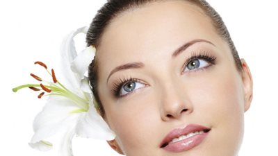 وصفات طبيعية ساحرة لبشرة مشرقة وصحية