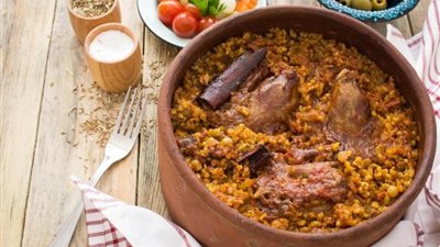 طريقة عمل طاجن الفريك بالكبد والقوانص