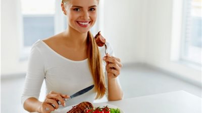 تفسير حلم أكل اللحم في المنام للعزباء والمتزوجة