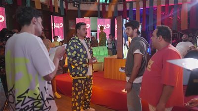 الفنان محمد أنور ينجو من الموت بعد مهاجمة أسد له في كواليس «ديبو» (فيديو)