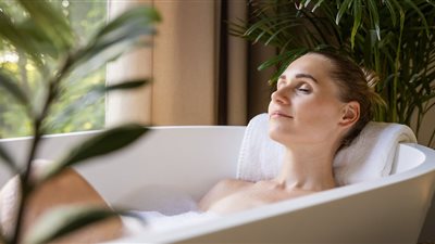 5 أسباب تجعلك تستخدمي أملاح إبسوم في الإستحمام 