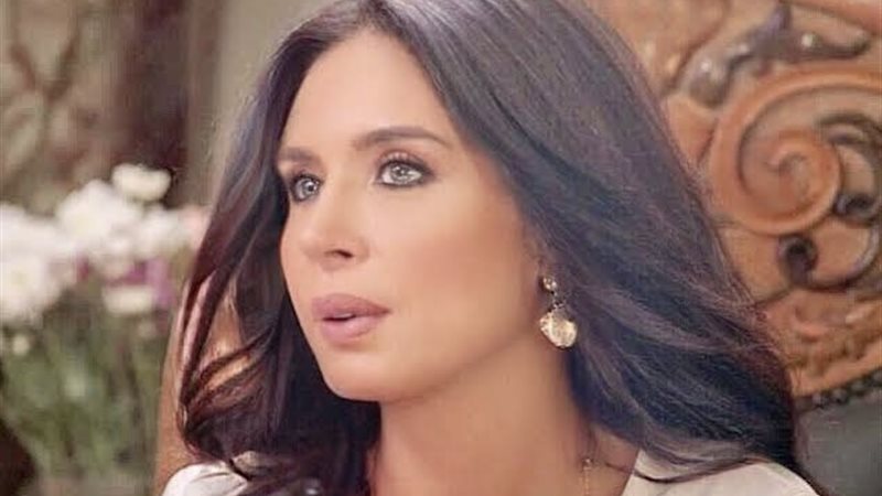 الراقصة دينا
