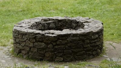 تفسير حلم السقوط في بئر بالمنام وعلاقته بإقتراب الأجل