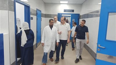 الصحة: الفريق المركزي مَرَّ على 4 مستشفيات وناظر المرضى المحجوزين واطمأن على حالتهم الصحية