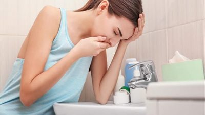 أثناء الإصابة بالنزلة المعوية.. أفضل 9 طرق علاجية لتقليل الغثيان 