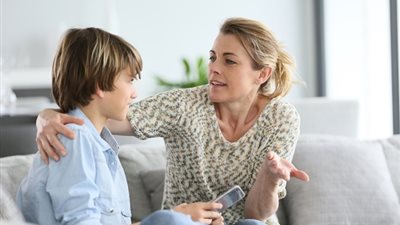 فيديو صادم.. سيدة تشتكي: «ابني طلب يحط إيده على منطقة حساسة في جسمي.. أعمل ايه؟