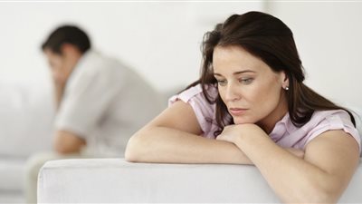 امرأة تشكو: «زوجي عديم الشخصية أمام  والدته».. ماذا أفعل ؟