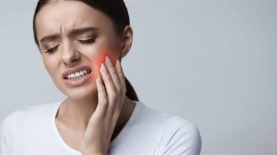 الصحة تكشف أهم أسباب ألم اللثة والأسنان 