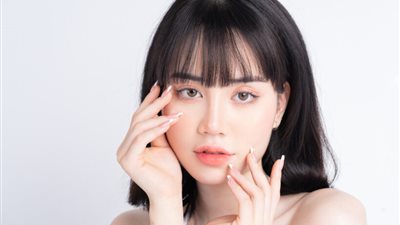 خطوات الحصول على بشرة لامعة ونقية كالزجاج مثل الكوريات