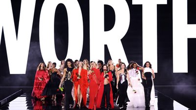 منى زكي وأسيل عمران يتألقان في حدث لوريال باريس بأسبوع الموضة بباريس (صور) 