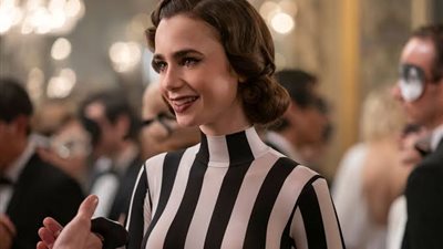 مجوهرات مصرية تخطف الأنظار في Emily in Paris.. من صاحبتها؟ 