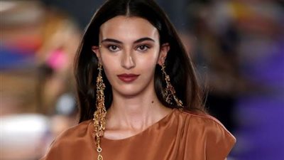 لأول مرة.. السعودية أميرة الزهير تشارك بعرض بالمان في أسبوع الموضة بباريس (صور) 