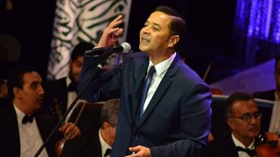 مدحت صالح يروج لحفلاته بمهرجان الموسيقى العربية