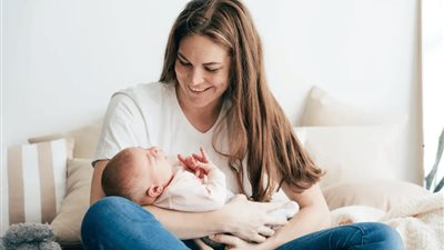 5 أشياء بسيطة للأمهات الجدد لتحسين الصحة النفسية 