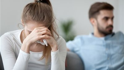 مدرسة تقيم دعوى طلاق ضد زوجها.. وتبرر: مرتبي رايح على الجاموسة 