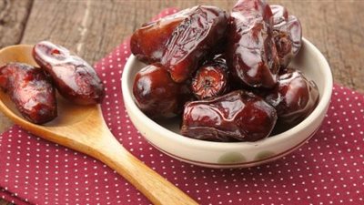 تفسير حلم أكل العجوة في المنام وعلاقته بتفريج الهموم وشفاء المرضى 