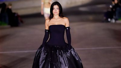 بإطلالة أميرات ديزني.. كايلي جينر تختتم أسبوع الموضة بباريس 2024 (صور) 