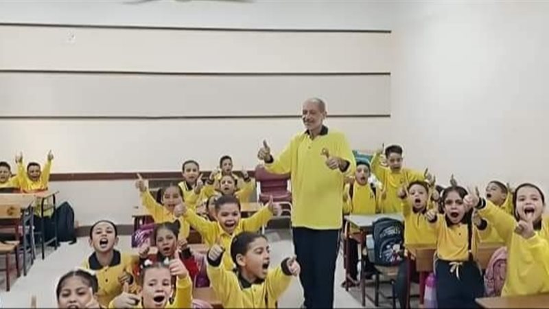 مدير مدرسة بالجيزة