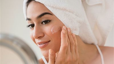 وصفات طبيعية لمقاومة التجاعيد والحفاظ على شباب البشرة