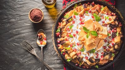 طريقة عمل فتة البطاطس بالزبادي 