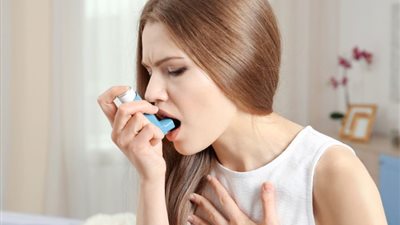 الصحة تكشف 4 أعراض تنذر الإصابة بمرض الربو