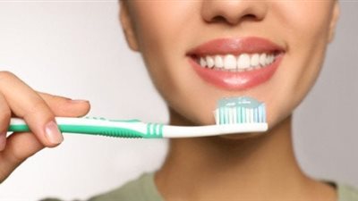 تفسير حلم  تنظيف الأسنان في المنام للعزباء والمتزوجة والحامل